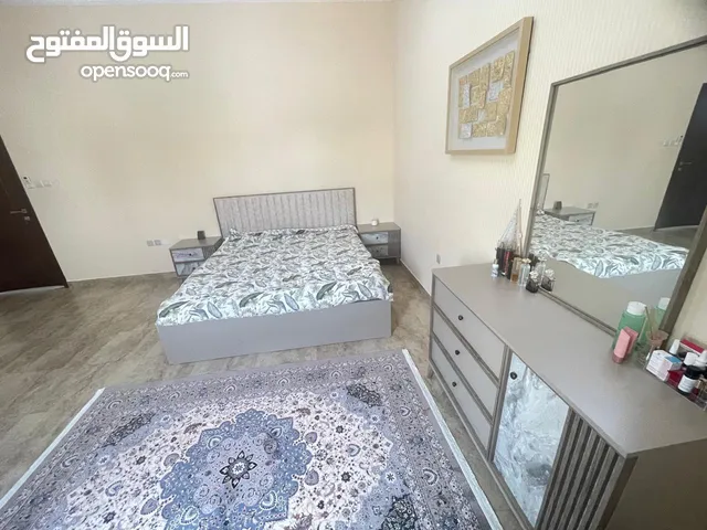 للبيع غرفه نوم كامله مع تسريحه وكامدينو