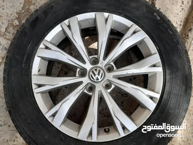 عجلات سيارة غولف