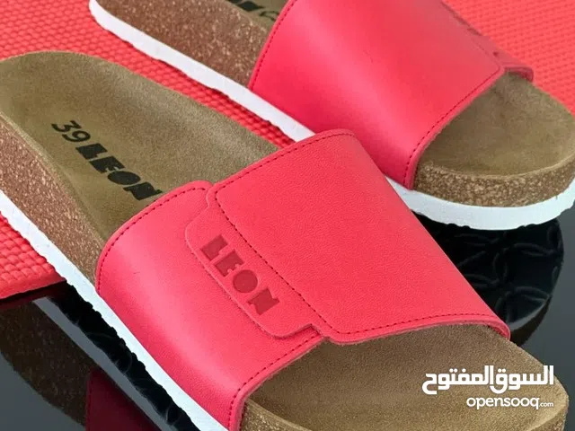 صنادل نسائي مصنوع من الجلد الطبيعي