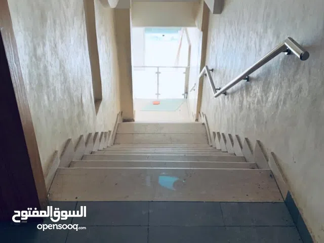 معرض تجاري في موقع مميز للبيع  الرقم المرجعي : 2686