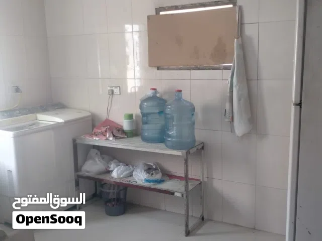 BED SPACE AVAILABLE IN HAMAD TOWN NEAR ROUND ABOUT 1 HAVE WASHING MACHINE,REFRIGERATOR,AC & KITCHEN