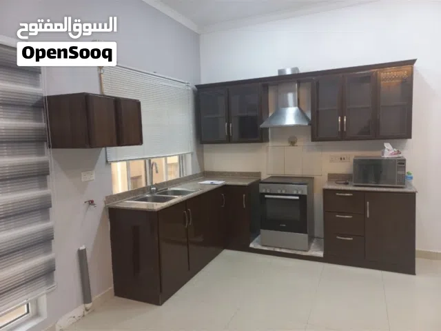 شقة للايجار في توبلي من 3 غرف مطبخ مفتوح : 280 دينار شامل لحد 30