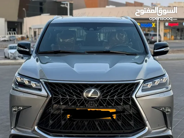 للبيع لكزس 2018 LX 570 رمادي تيتانيوم  حالة وكالة