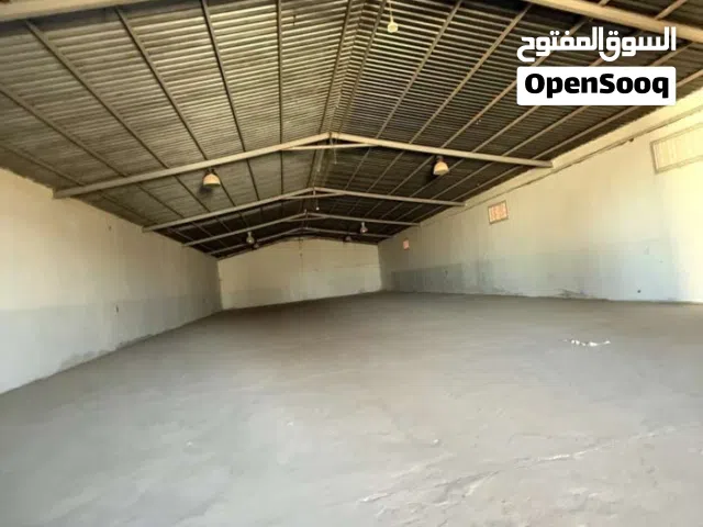 هنقر للايجار في عين زارة بالقرب من الملكية مول