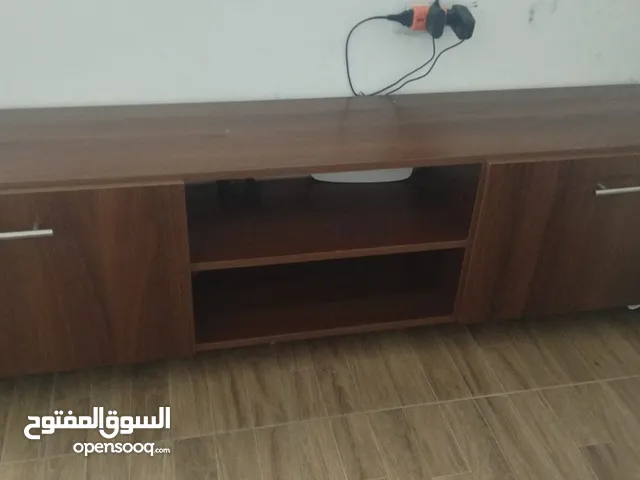 طاولة تلفاز بحالة ممتازة جدا