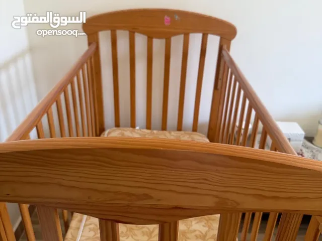 تخت أطفال او بيبي