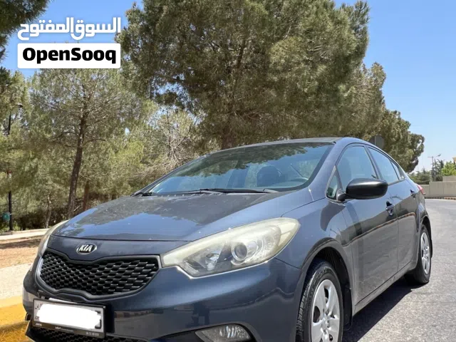 2015 كيا سيراتو Standard