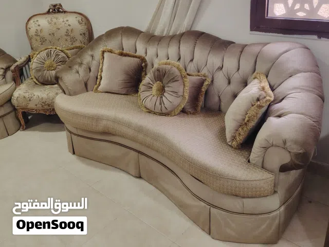 طقم كنب نظيف تم تنزيل السعر لسرعة البيع