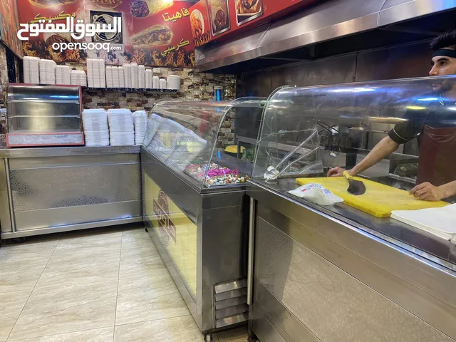 مطعم للبيع المفرق -حي الحسين- بجانب احمد مول الحمل شغال مش مسكر للجادين مراجعة