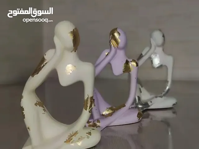 ڤازة بنت تمثال مفكر