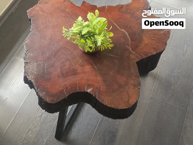 طاولة خشبية خشب طبيعي وعمل فخم جدا