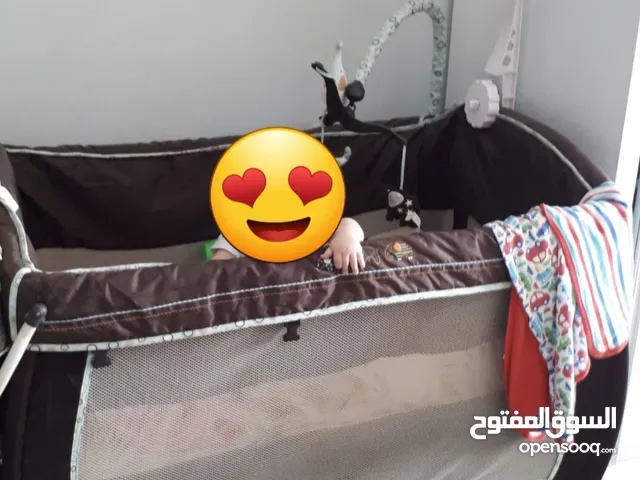 سرير اطفال قابل للطي ماركة chicco