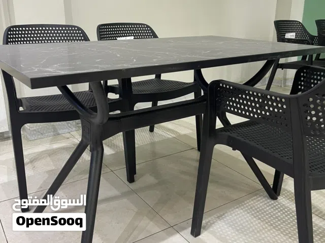 طاولات وكراسي للبيع