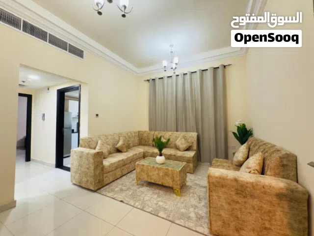 z9 غرفتين وصاله مفروش بالروضه 1-بجوار قسم شرطه الحميديه مبني عائلي اثاث جديد موقع مميز سهل لمخرج دبي