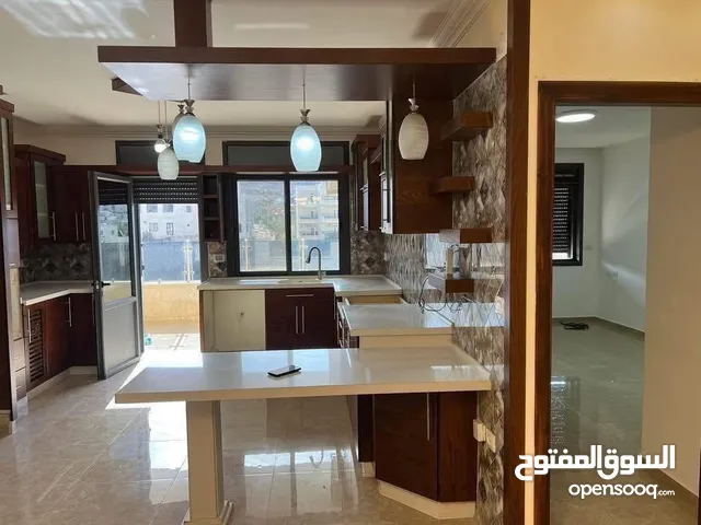 شق فارغه للايجار في البيره شا رع القدس قرب عرابي