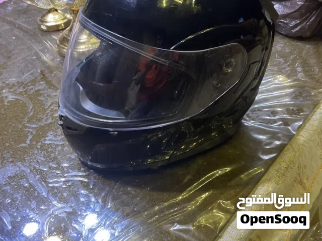 وارد أمريكي من نوع. ORION. الخوذه فيها نضرات شمسيه و بتفتح من قدام و فيها تهويا قويا و تتحكم فيها
