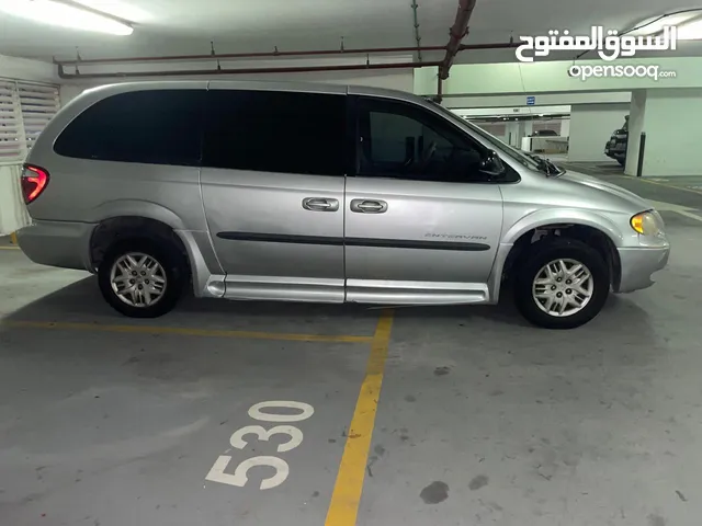 Dodge caravan 2003 with ramp for handicap دودج كارفان 2003 بمنحدر لكرسي متحرك لاصحاب الهمم