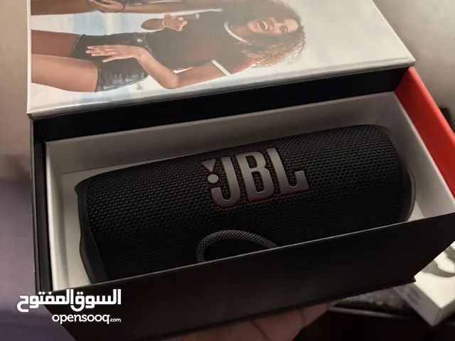 سماعة JBL قوية وجديدة مع ضمان سنة السعر مغري