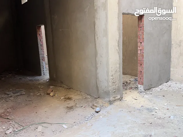 مخزن 50 م خلف الجامعه الامريكيه بالاندلس العائلي على محور محمد نجيب يمكن تشطيبه للعميل بالاتفاق