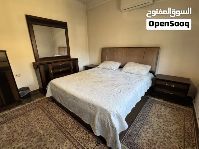 غرقة نوم مزدوجة كاملة بحالة جيدة جدا مع فرشة طبية جديدة