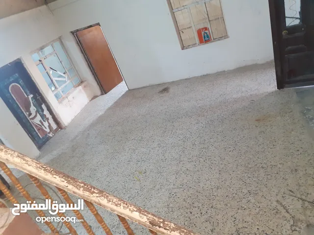 بيت بلدية + المعاملة جاهزة البيت مساحته 250 متر ، لكن مبيوعة من البيت غرفتين للجيران