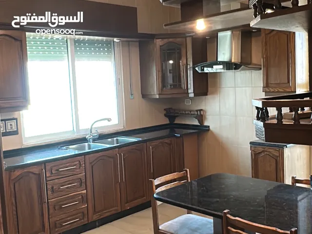 شقه للبيع بسعر مغري اطلاله جميله وموقع متميز