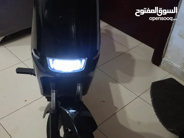 اسكوتر للبيع قوي جدا ويتحمل المشاوير الطويله + اللون اسود سبب البيع السفر