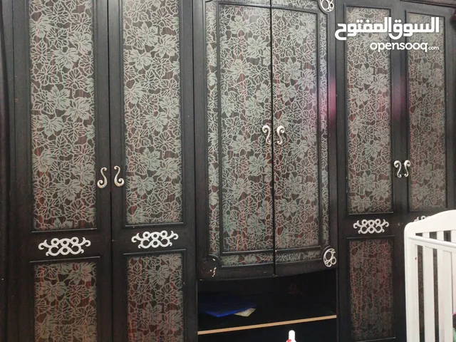 دولاب للبيع خشب نظيف ممتاز جدا