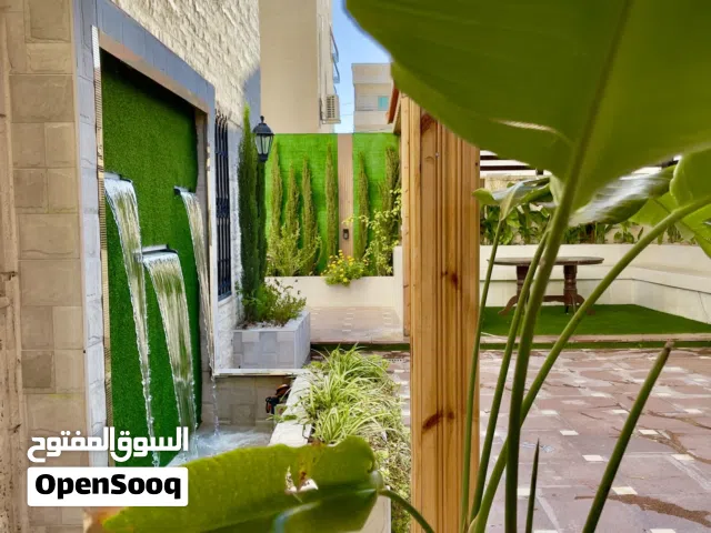 للبيع شقة مميزة بكامل تفاصيلها مصممة بكامل معايير الاناقة والرفاهية ،في طريق المطار من المالك مباشر