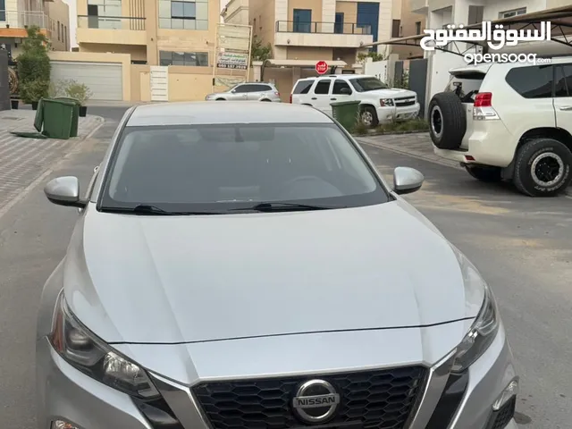 Nissan Altima 2019 clean title