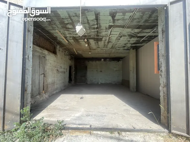 مخزن باب للإيجار