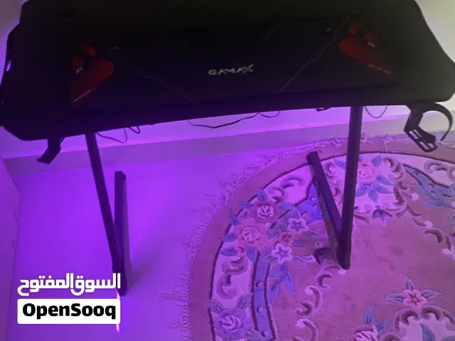 طاولة ألعاب قيمينق مع إضاءة RGB وماوس باد