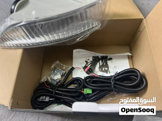 للبيع كشافات افالون من موديل 2004/2003