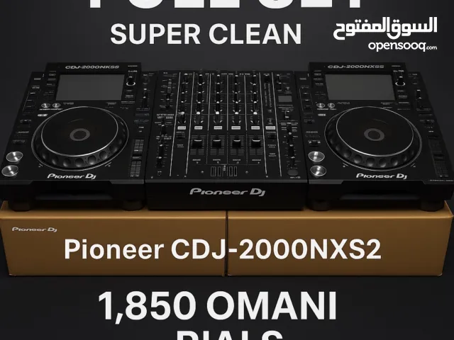CDJ-2000NXS2 (CDJ Nexus 2) – Professional DJ Player