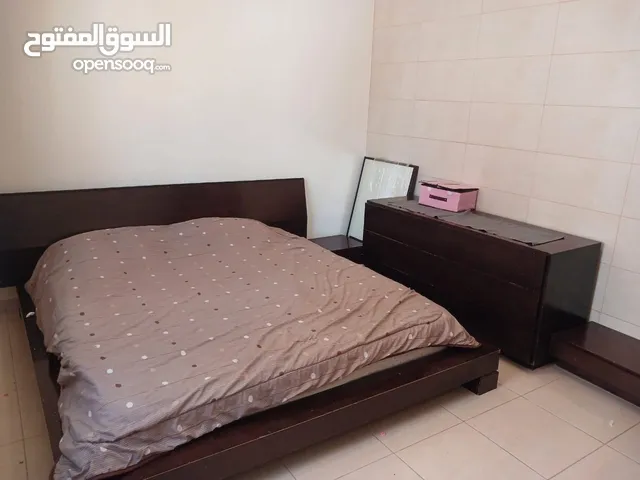 غرفة نوم أمريكي مع الفرشة ماركة ريم طبيه بدون خزانة مميزة انيقة مرتبة بحالة ممتازة تقريبا وكالة