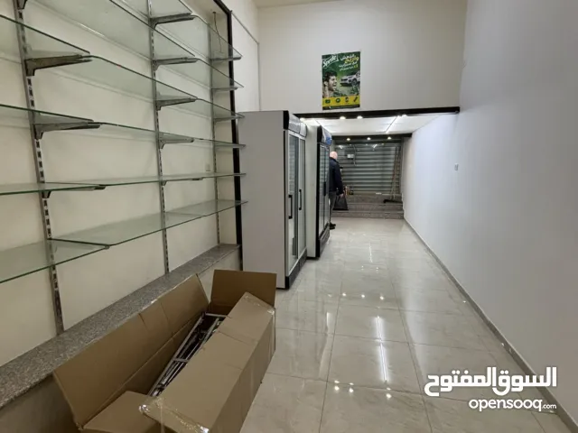 محل تجاري في نابلس شارع سفيان على الشارع للبيع