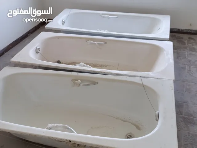 بانوهات حديد، مغاطس حمامات، من حديد صب، غير مستخدم نهائيا (راكب سابقا)، لون ابيض، عدد 3 فقط