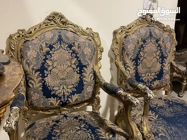 طقم كنب مصري دمياط عدد 4 مقاعد وبالاضافه الى طاولات ثقيلة