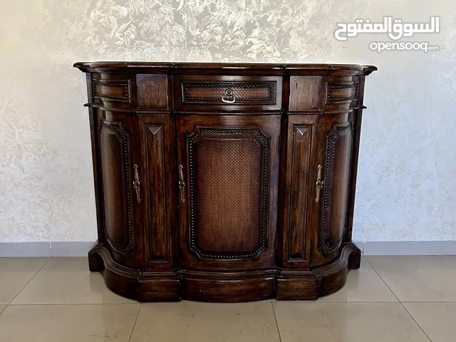طقم صالون 3 قطع، سيرفر للمدخل، طقم طاولات سيرفر، طاولة تلفزيون، و وحدة رفوف للبيع