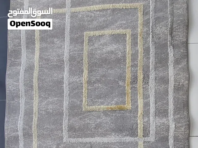 Two beautiful carpets in excellent condition - عدد 2 سجادة بحالة ممتازة