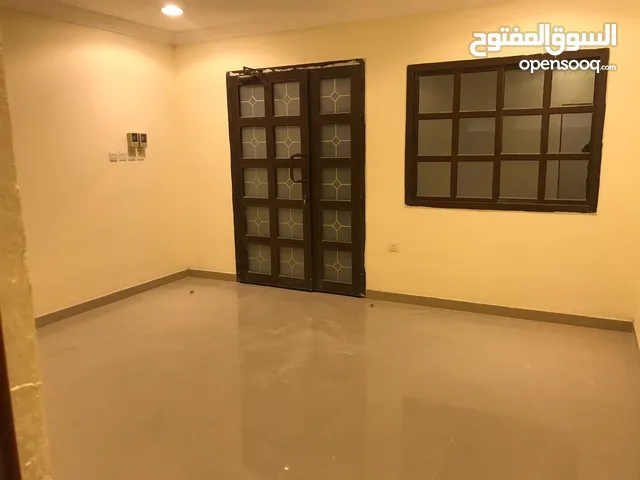 غرفه كبيره وحمام ومطبخ ( الصخامه )