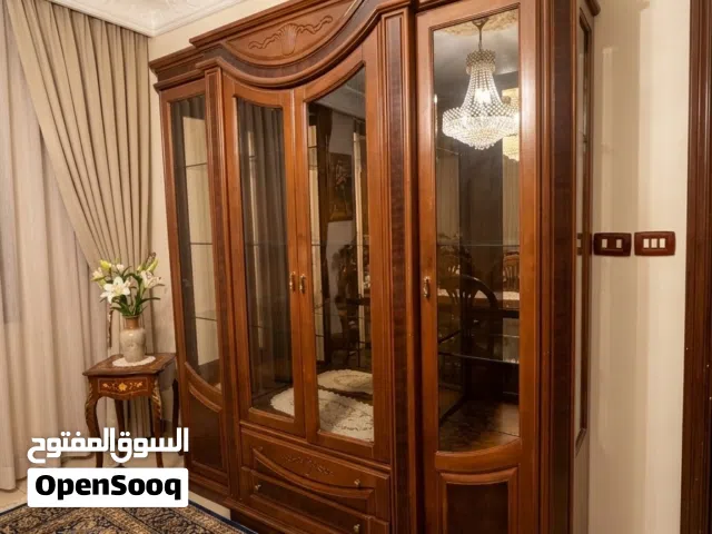 خزانة عرض (فترينا/نيش) خشب زان كلاسيك بحالة ممتازة جداً للبيع