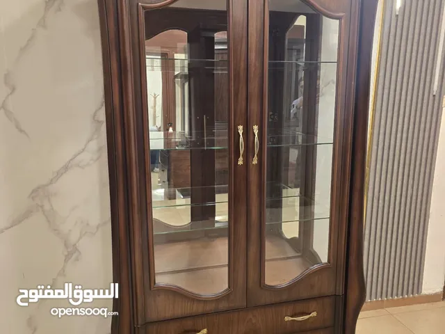 فضية فاخرة ومميزة جداً بعمق 60_سم مفصلة تفصيل مصنوع من أجود أنواع خشب اللاتيه 18مل والزان الصلب