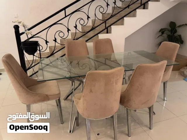 للبيع كراسي ملونه طقم وطاولة طعام ب90