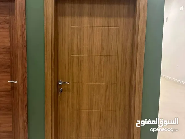 ابواب خشبيه داخليه و خارجيه بتصاميم حديثه وفاخره وعصريه جميع الانواع دهان او تلبيس pvc وقشره بلوط