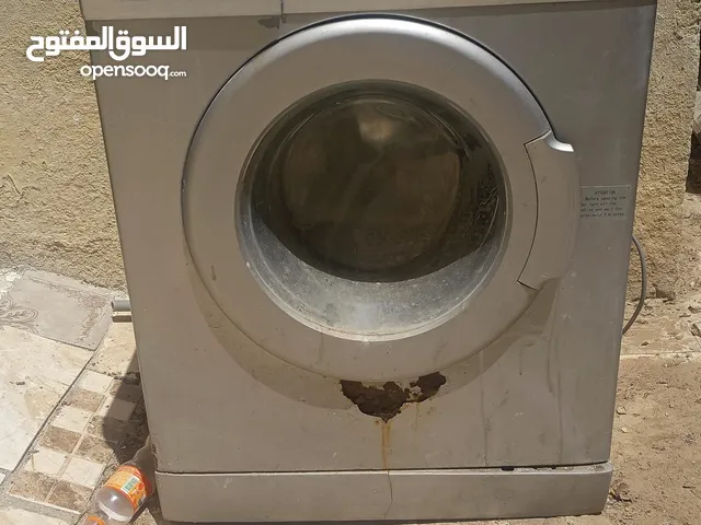 غسلاه مستعمله نضيفه بس بدها اشويت شغل في البودي تبعها