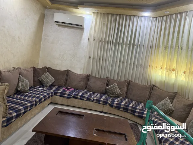عفش للبيع بحالة جيدة