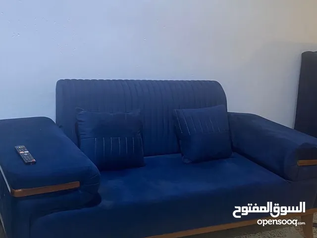 تخم اربع قطع السعر 400 الف وبي مجال اللون نيلي