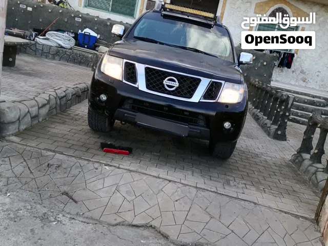 2011 نيسان نافارا Standard