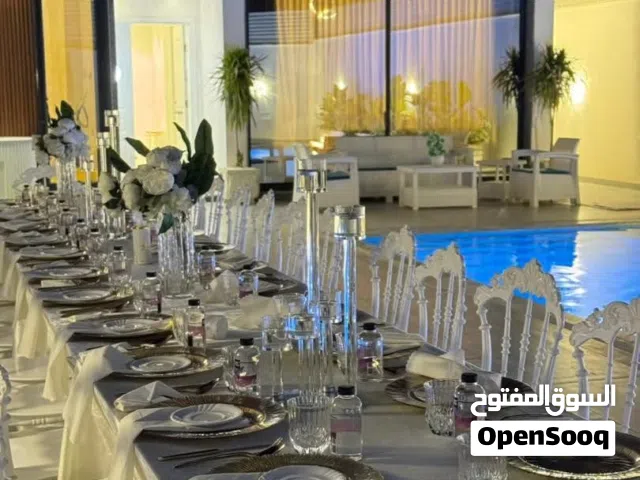 قطعه تجاريه 2000متر في السراج كما يتوفر صاله عرض للبيع وعدة عروض تجاريه وسكنيه